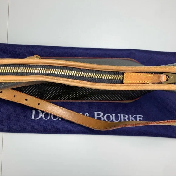 DOONEY & BOURKE | Vintage Shoulder Bag - Picture 6 of 17
